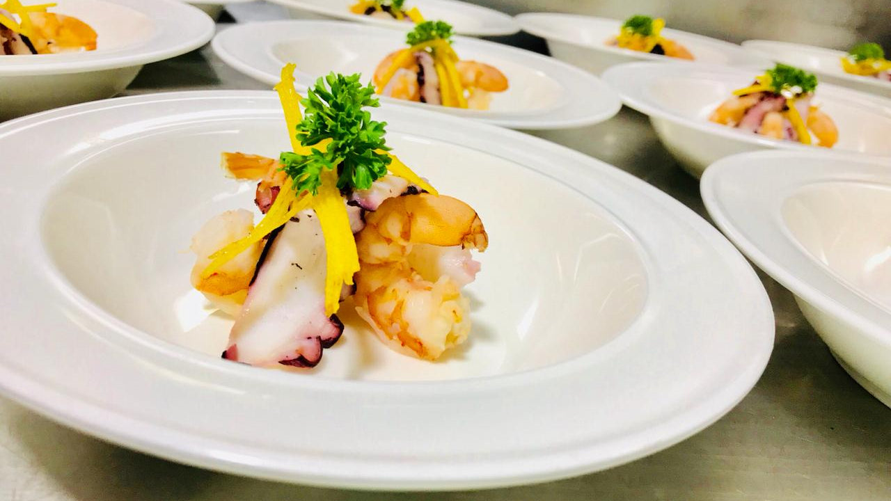 Liveaboard to Darwin & Wolf Dec 23rd